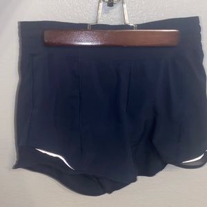 lululemon size 6 (4”, high rise) NAVY hotty hot shorts